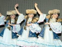 Türkler dans gösterisi