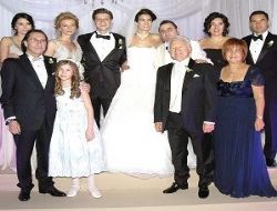 İki seçkin aileyi birleştiren düğün