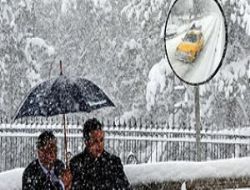 Ankara da kar yağışı 64 kaza yaptırdı