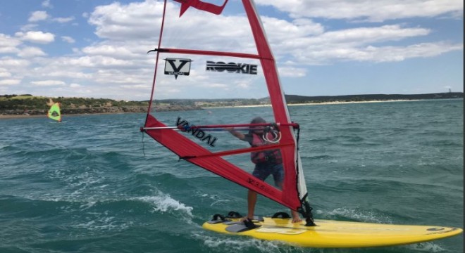 15 Temmuz Demokrasi ve Milli Birlik Günü nedeniyle Erikli'de windsurf etkinliği yapıldı