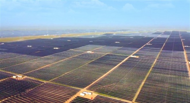 2.2 GW kapasitesiyle dünyanın en büyük ‘güneş tarlası’ üretime başladı