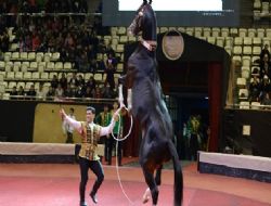Türkmen sirki şaha kalktı