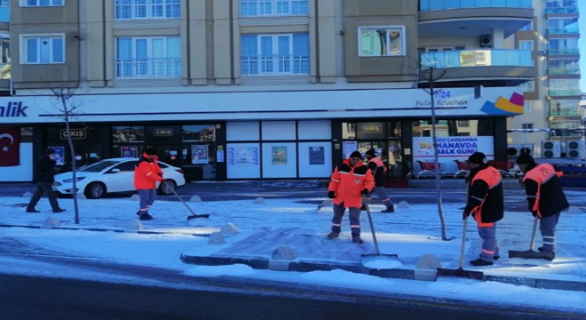 27 mahallede kar küreme ve yol açma çalışmaları devam ediyor