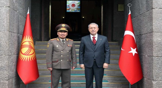 Bakan Akar, Kırgızistan Savunma Bakanı Bekbolotov ile görüştü