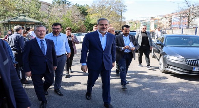 Dışişleri Bakanı Fidan, Ankara'da oyunu kullandı