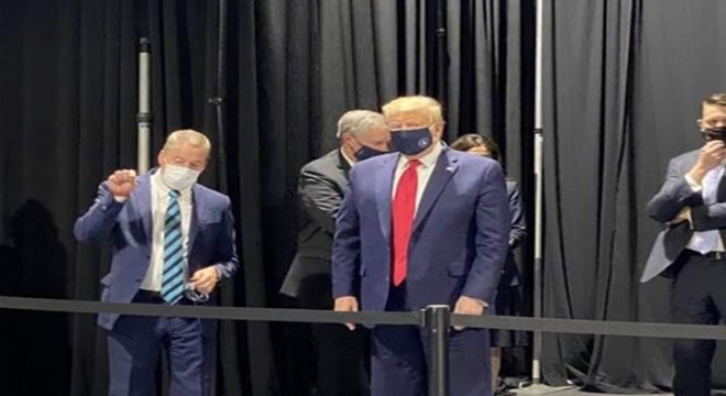 Donald Trump ın İlk Maskeli Fotoğrafı Ortaya Çıktı