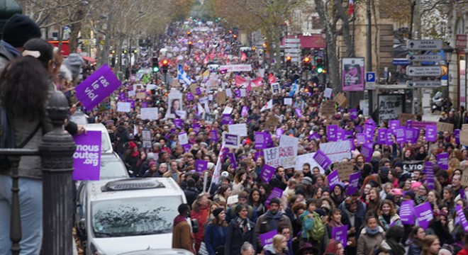 Fransa'da kadınlar şiddete karşı yürüdü