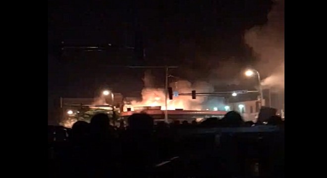 Göstericiler Polis Binasını ateşe verdi