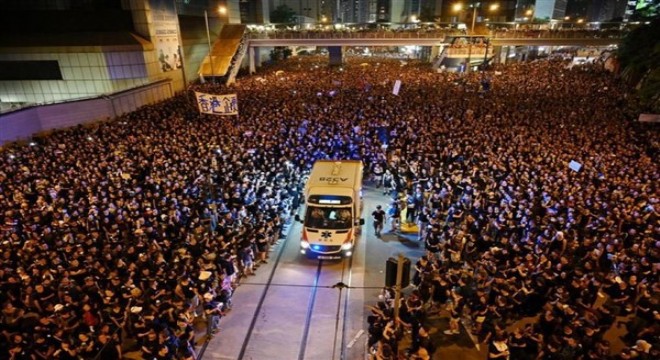 Hong Kong ta 53 gösterici tutuklandı