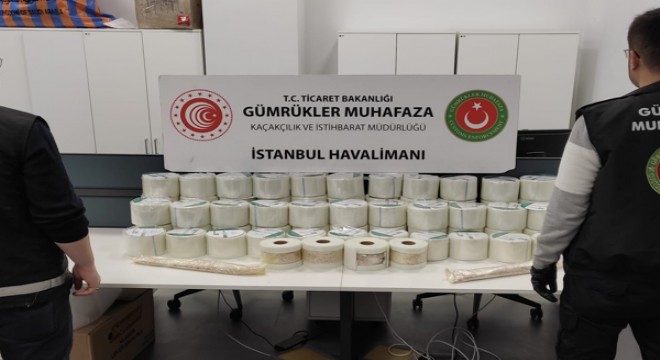 İstanbul Havalimanı’nda 220 bin adet uyuşturucu hap ele geçirildi