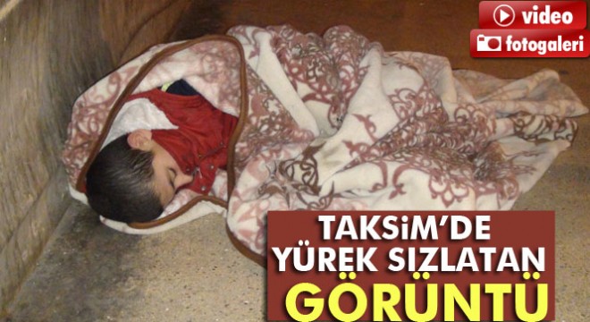 İstanbul Taksim’de battaniye sarılı uyuyan çocuk yürekleri sızlattı