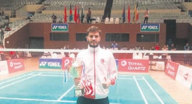 Milli badmintoncu ilki başarmanın peşinde