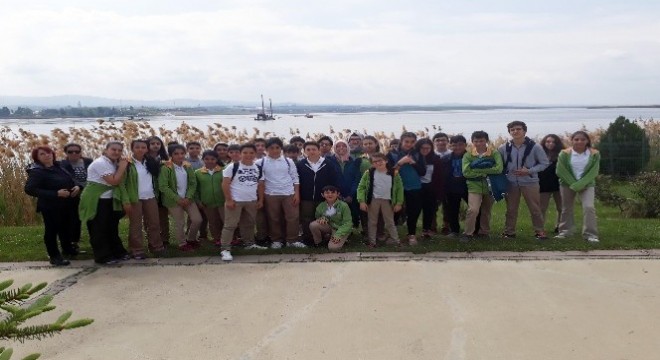 Öğrenciler Mogan Gölü temizlik çalışmalarını inceledi