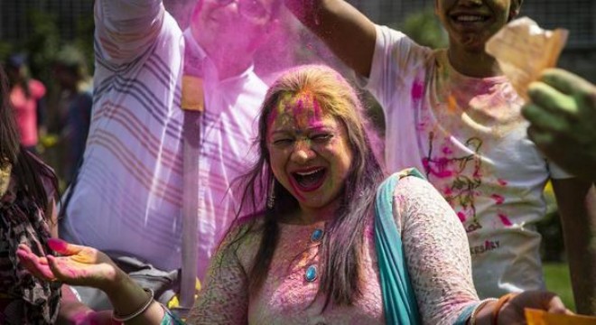 Renk cümbüşü ‘Holi Festivali'
