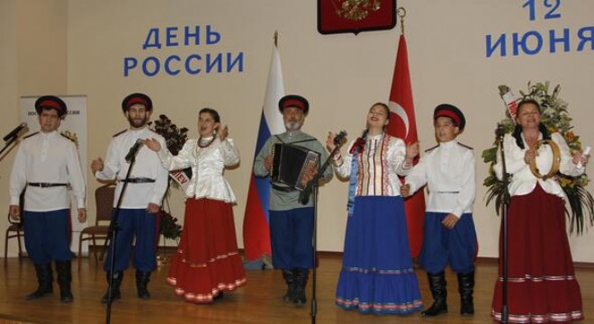 Ruslardan konserli kutlama
