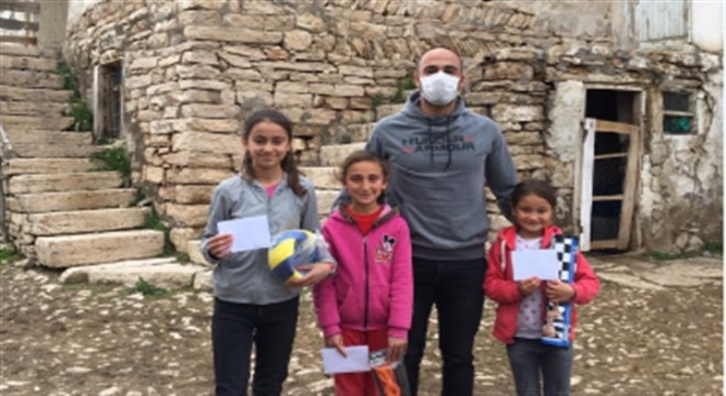 Sivas Beypınarı Köyü İlk ve Ortaokulu öğrencilerinden sağlık çalışanlarına mektup