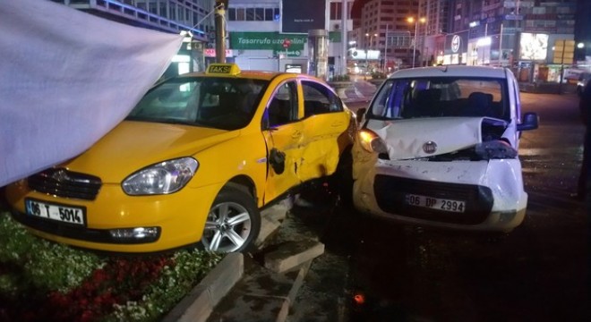 Taksi şoförünü itfaiye kurtardı