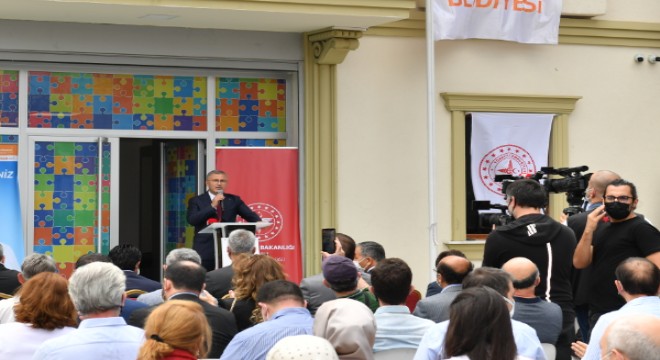 Türkiye'nin en kapsamlı ve gelişmiş otizm merkezi Üsküdar'da açıldı
