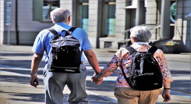Uzmanlar 65 yaş üzeri kişileri uyarıyor: Seyahat öncesi doktor kontrolü şart