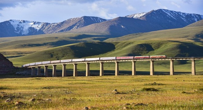 Xinjiang’da demiryolu yük hacmi 2 ayda 30 milyon tonu aştı