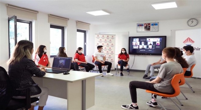 Yapay zekayla sınava hazırlanan 23 Bahçeşehir Koleji öğrencisi LGS'de birincilik getirdi