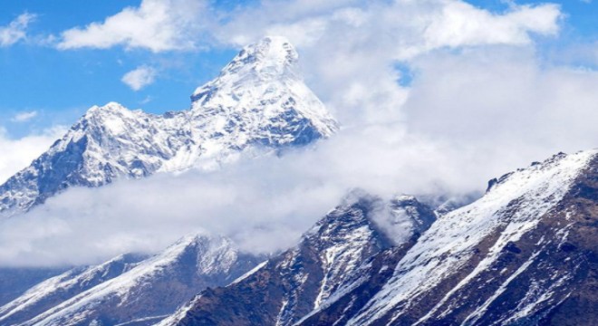 Çin, kovid-19 girişini engellemek için Everest’in zirvesine sınır çizgisi çekecek