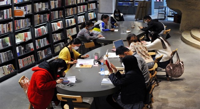 Çinlilerin yüzde 80’i cep telefonlarından kitap okuyor