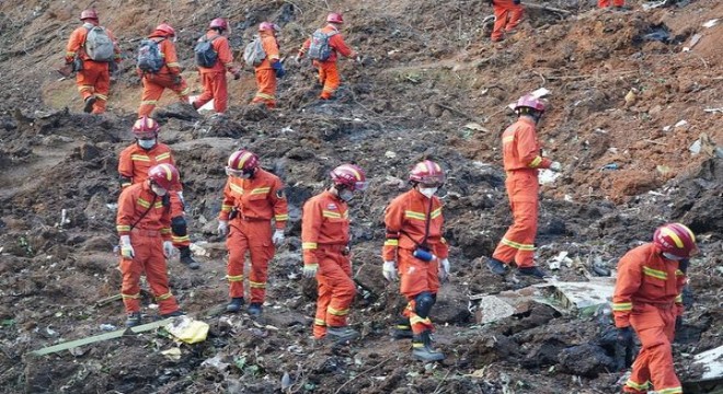 Çin’de düşen yolcu uçağı için arama ve kurtarma çalışmaları devam ediyor