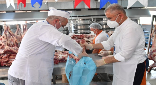 Üsküdar'da 5 binden fazla aileye 30 ton kurban eti dağıtıldı