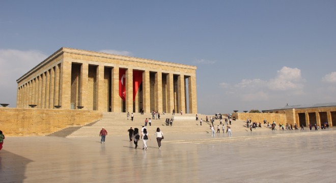 Milli Savunma Bakanı Güler den Anıtkabir e ziyaret