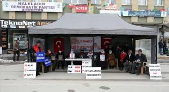 Muş ta PKK Tarafından Kaçırılan Çocuklar İçin Ailelerin Eylemi Devam Ediyor