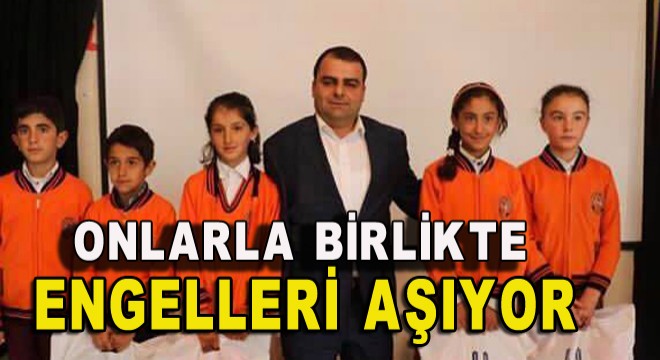Onlarla birlikte engelleri aşıyor