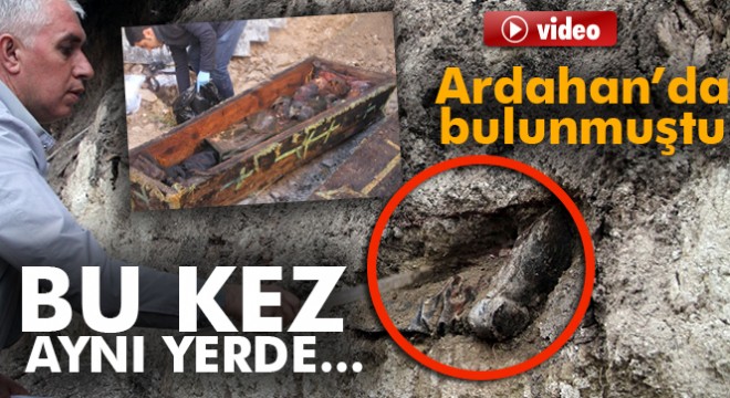 Rus General’in tabutunun bulunduğu alanda askeri bot ve elbiseleri ile gömülü iskeletlere rastlandı