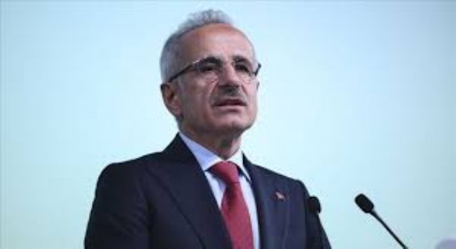 Uraloğlu: Hürmüz Boğazı’nda 15 Türk Gemisini Yakından Takip Ediyoruz