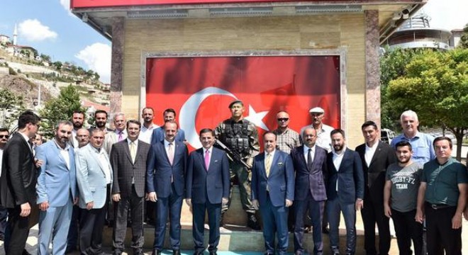 Vali Topaca’dan anıt ziyareti